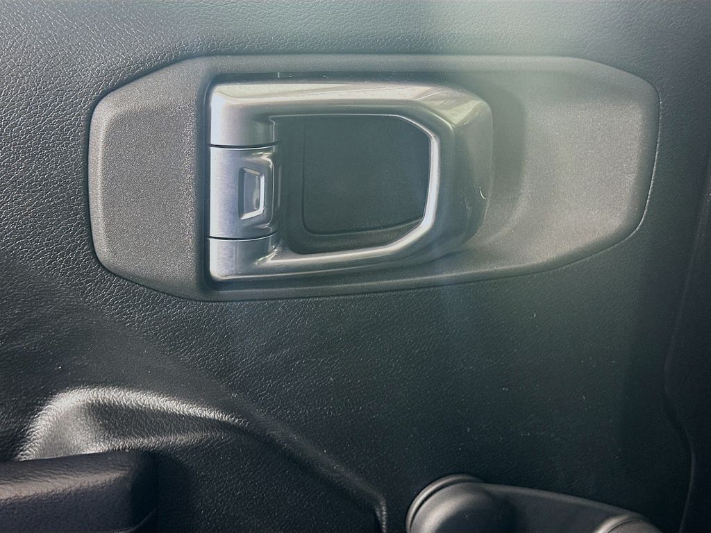 Thumbnail: 2020 Jeep Wrangler - 17