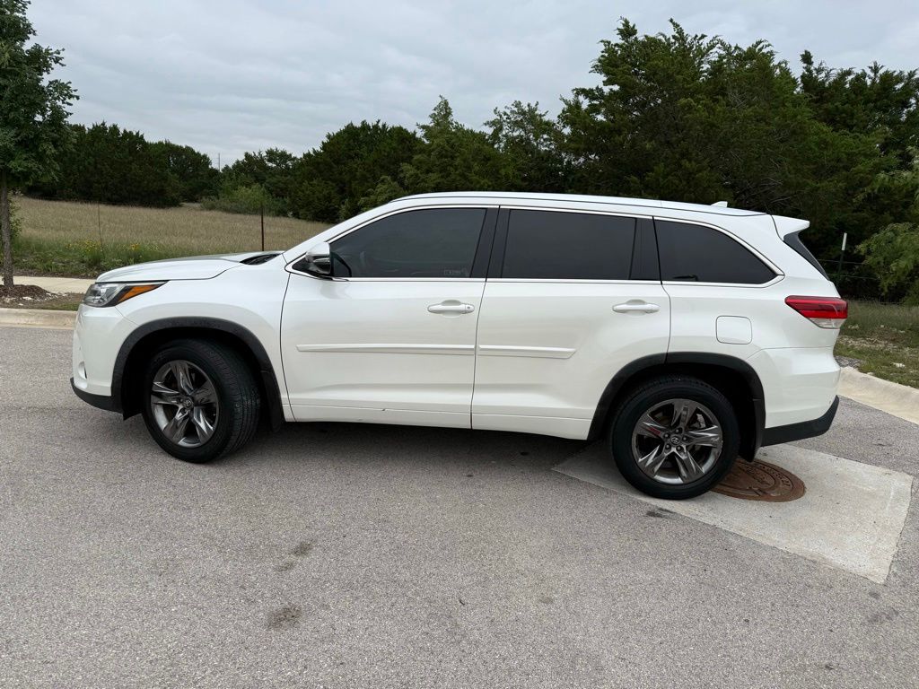 Thumbnail: 2018 Toyota Highlander - 8
