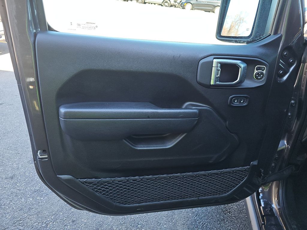 2025 Granite Crystal Metallic Clearcoat Jeep Wrangler Willys 4xe 4X4 SUV