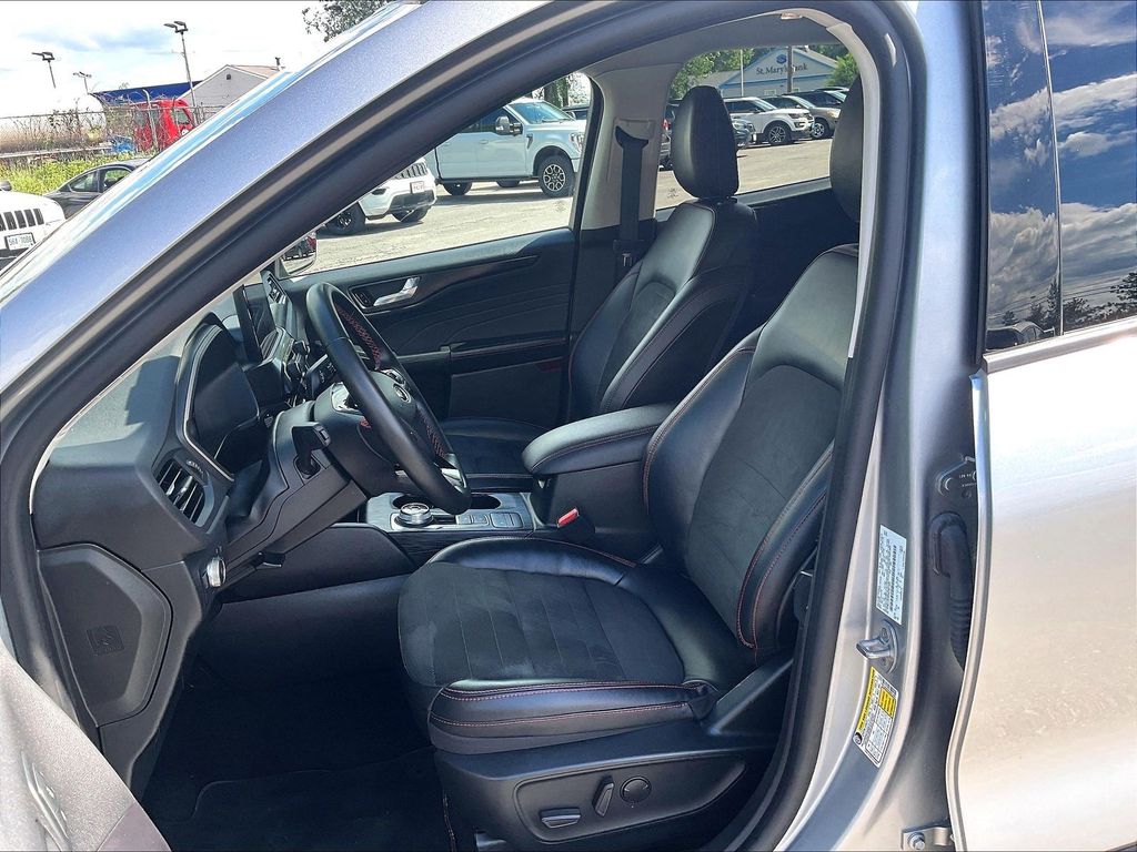 2022 Ford Escape — photo 10