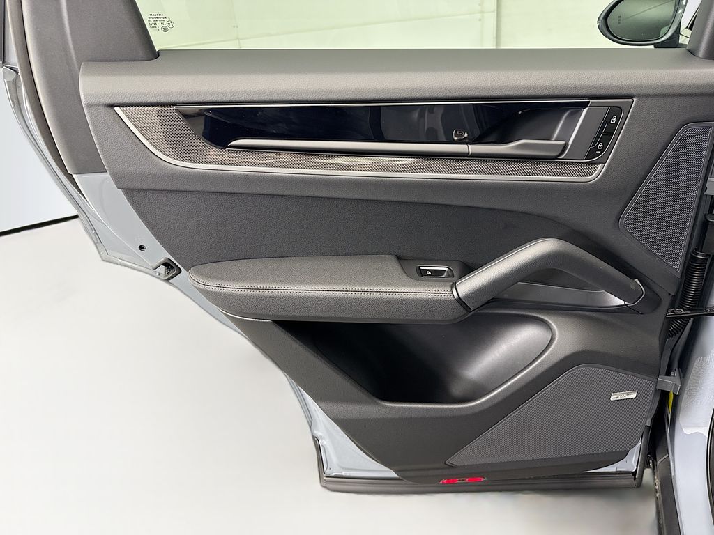 Thumbnail: 2026 Porsche Cayenne - 27