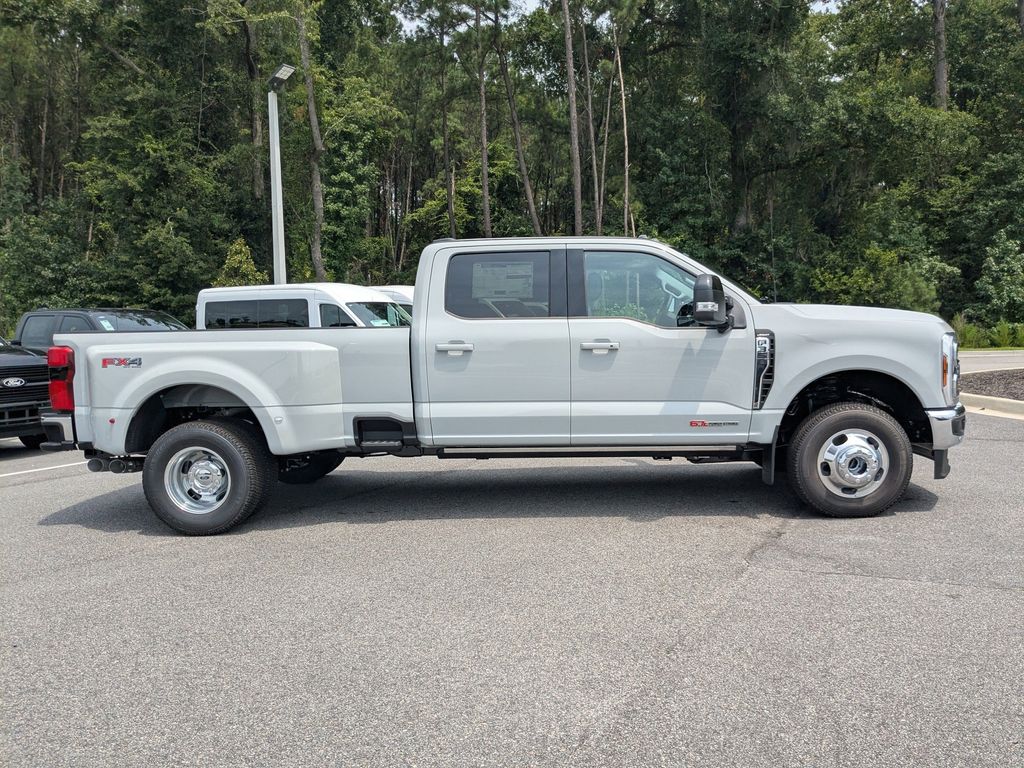 2026 Ford F-350 Super Duty LARIAT