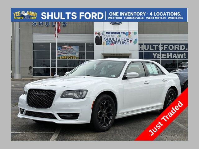  2022 Chrysler 300 Touring L AWD   