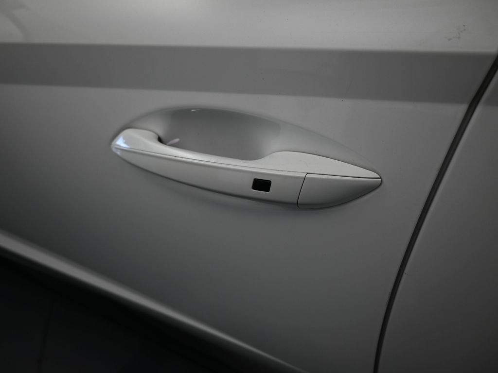 Used 2023 Serenity White Hyundai SEL image 34