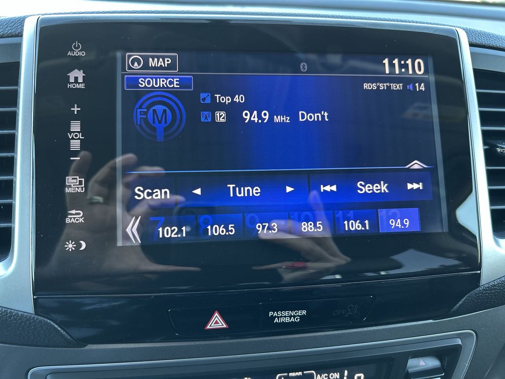 Thumbnail: 2017 Honda Pilot - 16