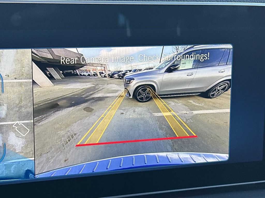 Thumbnail: 2026 Mercedes-Benz GLE - 12