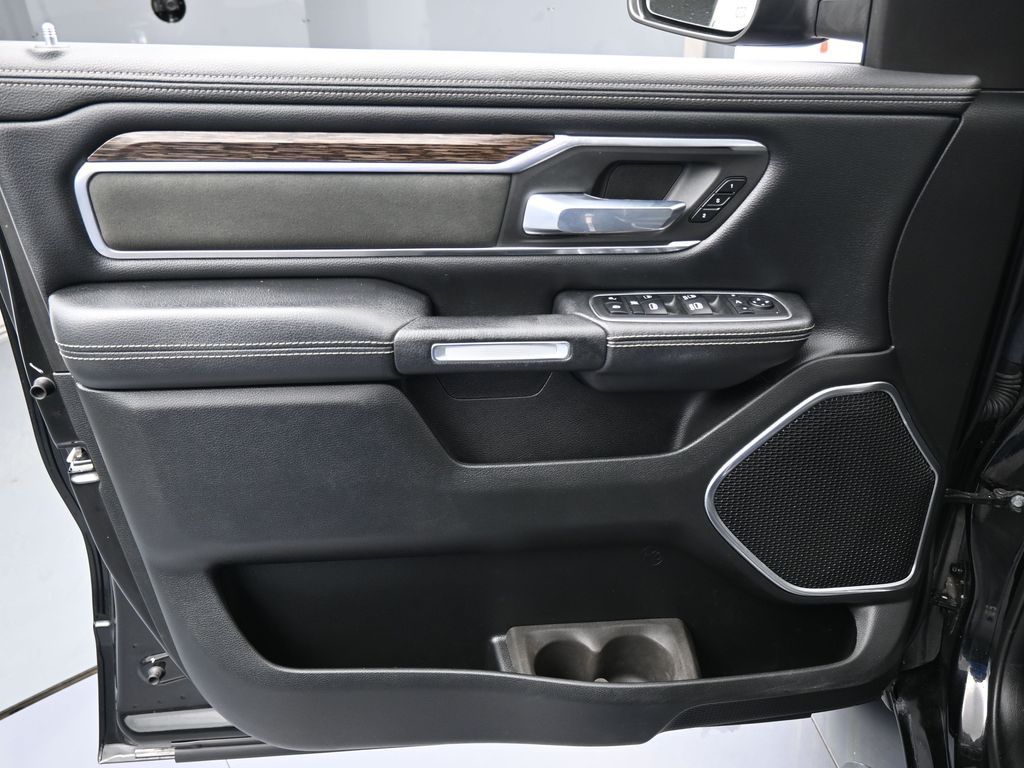 Used 2020 Diamond Black Crystal Pearlcoat Ram Laramie image 12