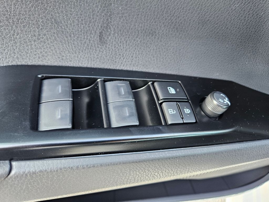 Thumbnail: 2025 Toyota Camry - 17