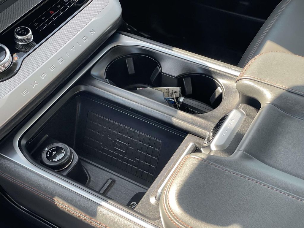 Used 2025 Ford Expedition Active 4D Sport Utility