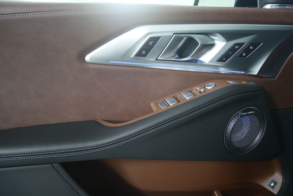 Thumbnail: 2026 BMW XM - 10