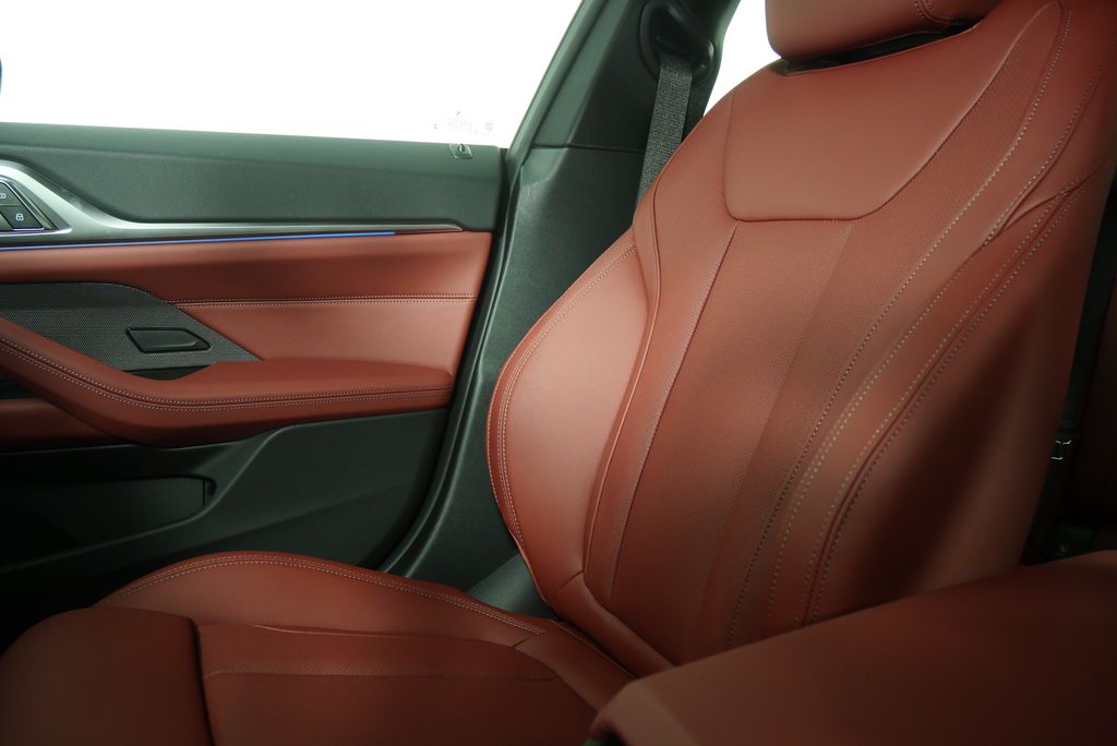 Thumbnail: 2025 BMW i4 - 25