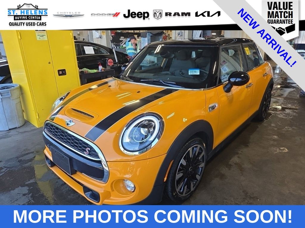 2018 MINI Cooper S 4 Door's photo