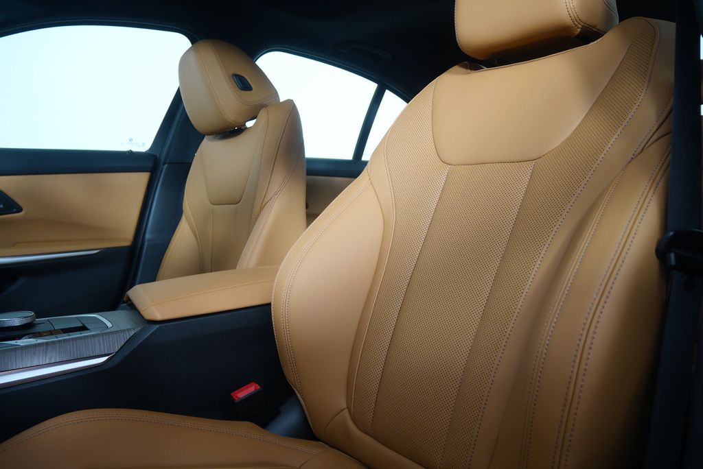 Thumbnail: 2026 BMW 3 Series - 10