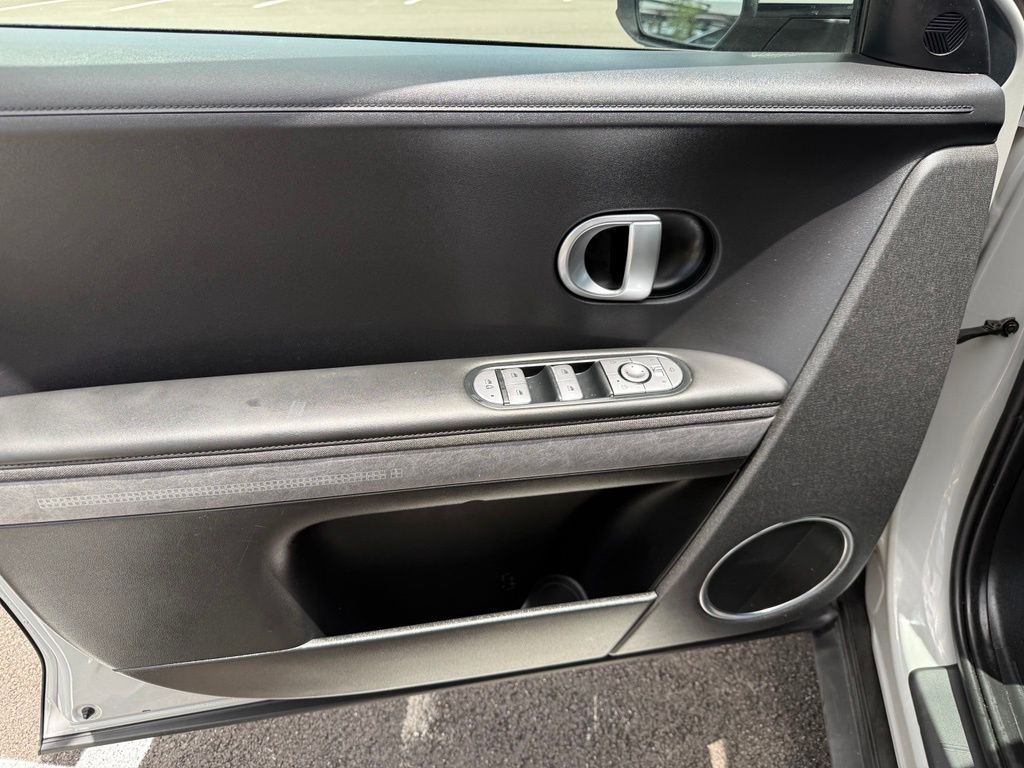 Thumbnail: 2023 Hyundai Ioniq 5 - 11
