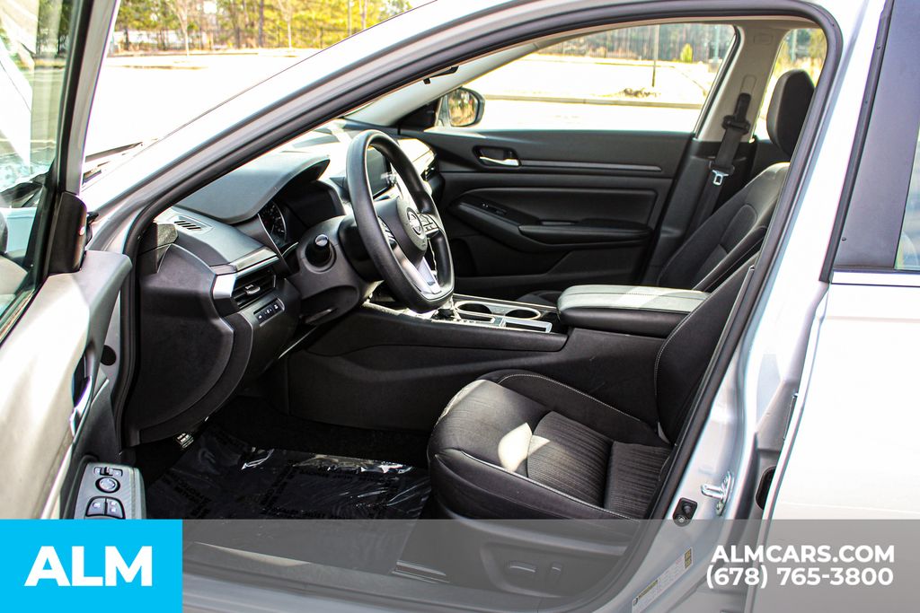 Used 2024 Silver Nissan 2.5 SV image 15