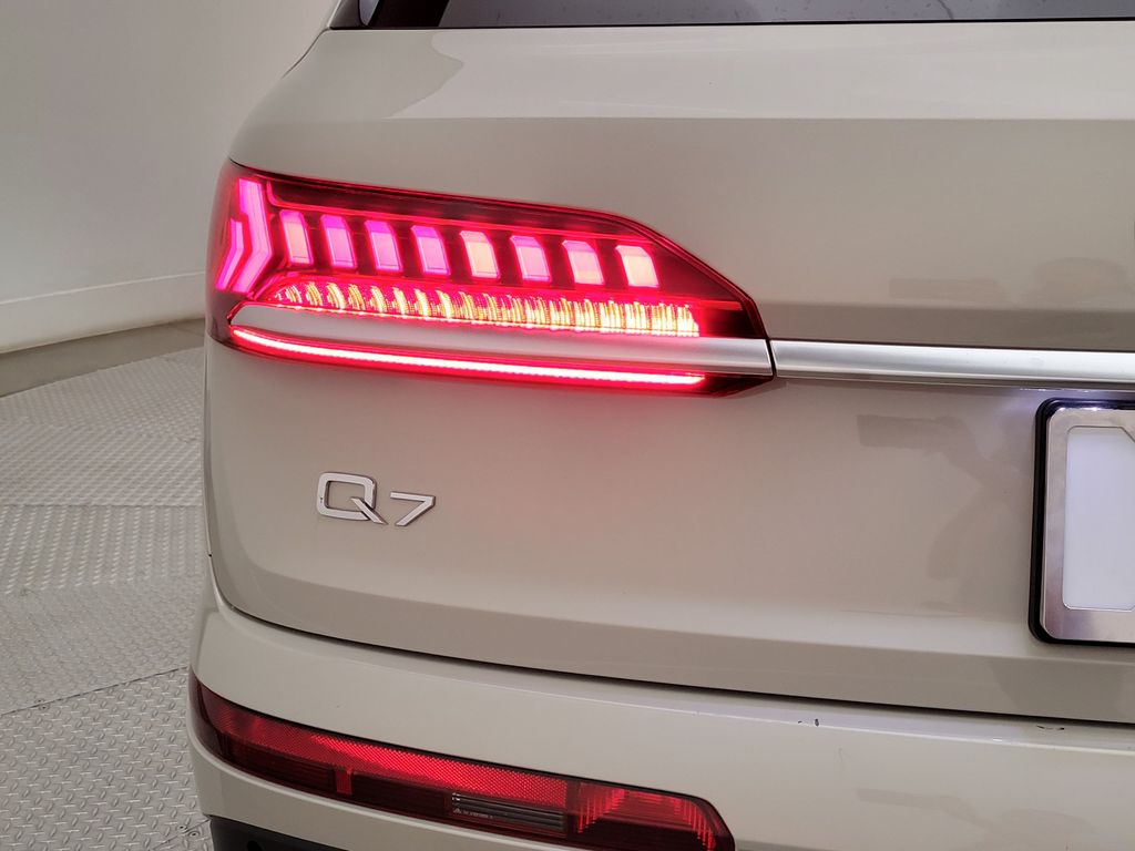 Thumbnail: 2023 Audi Q7 - 9