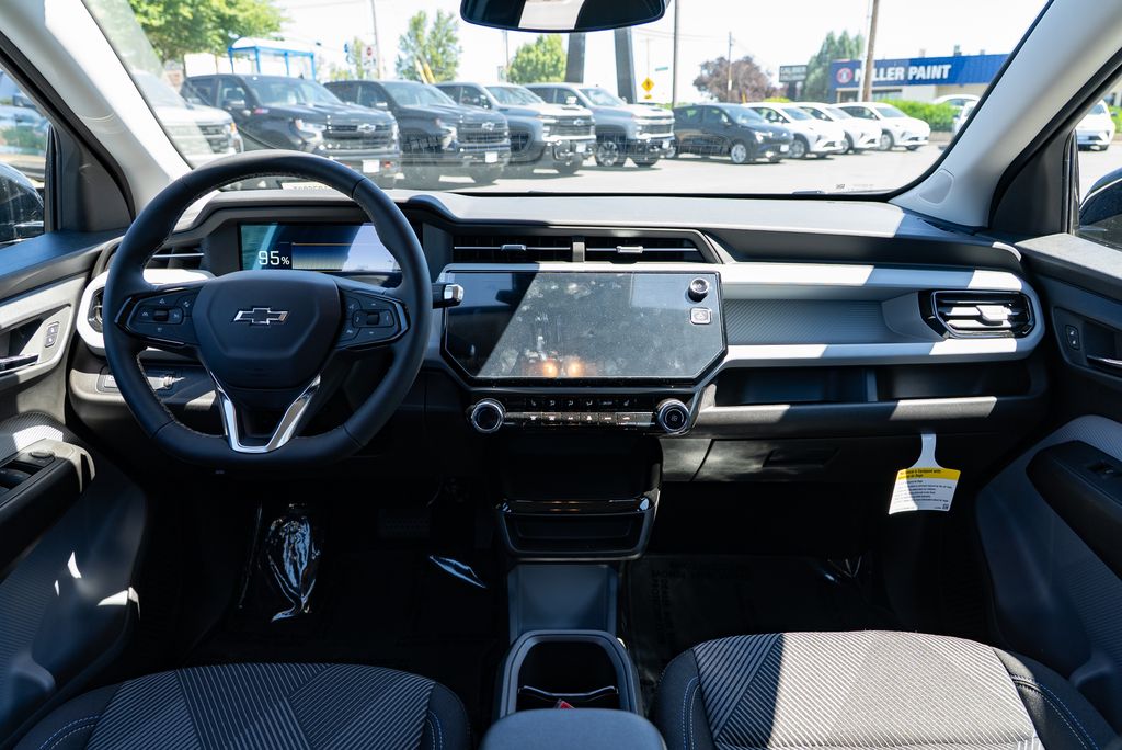 2027 Chevrolet Bolt LT - Photo 10