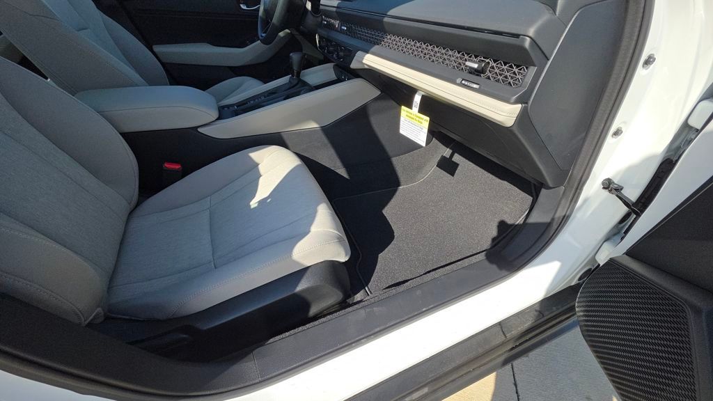 2025 Honda Accord SE - Photo 13