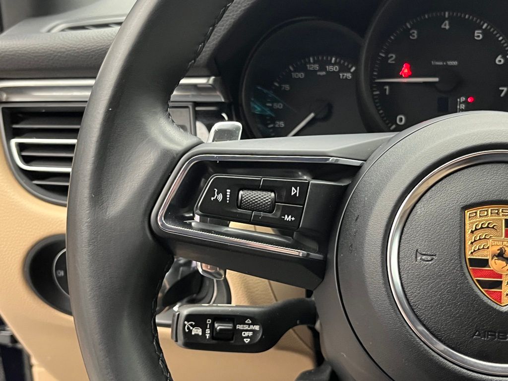 Thumbnail: 2023 Porsche Macan - 13