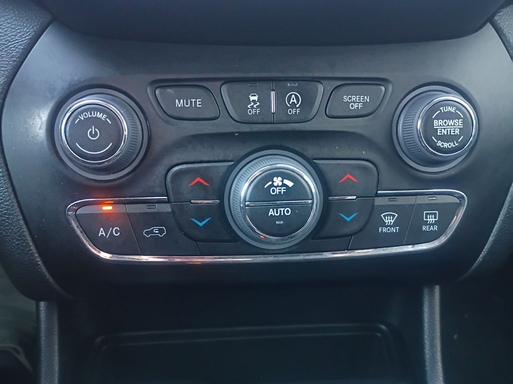 Used Car 2023 Jeep Cherokee  Altitude For Sale Under $25,000 In Austin, Texas