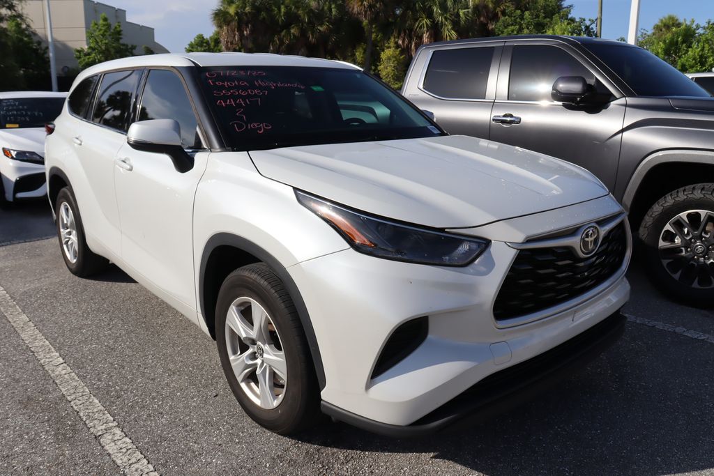 Thumbnail: 2022 Toyota Highlander - 6