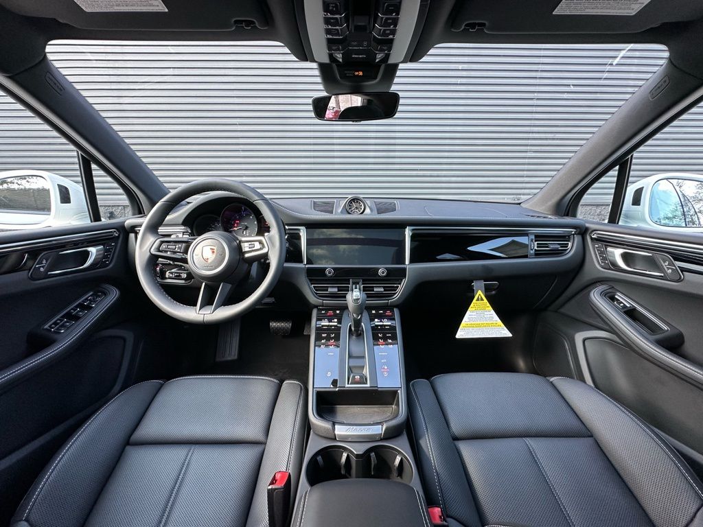 Thumbnail: 2026 Porsche Macan - 6