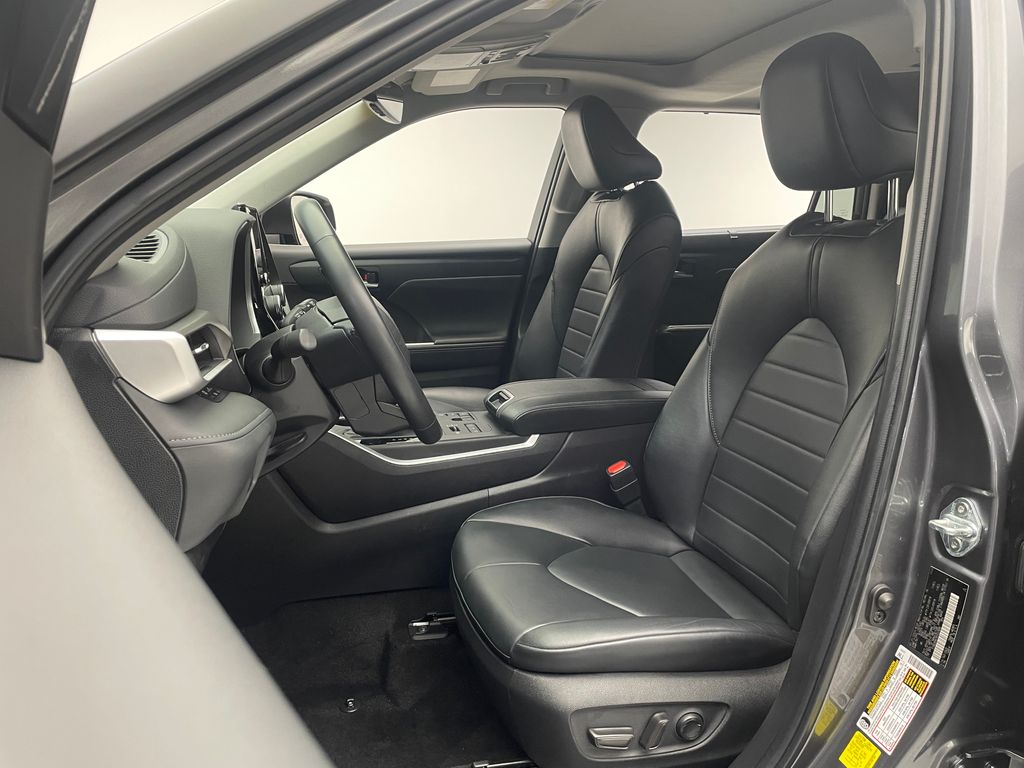 2024 Toyota Highlander XLE 13