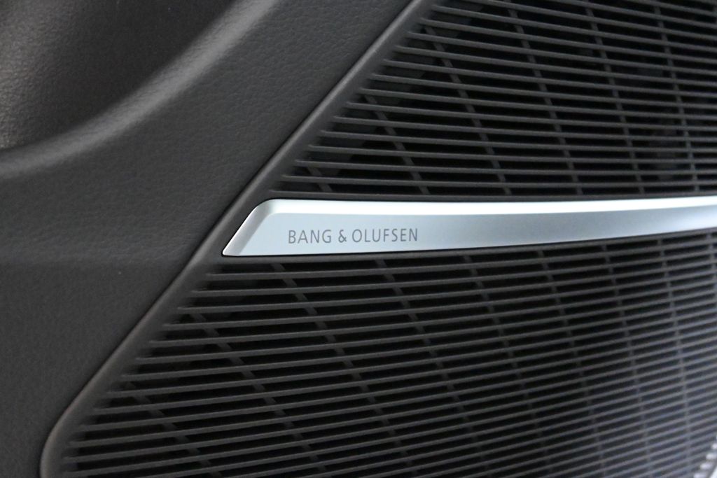 Thumbnail: 2026 Audi Q8 - 25