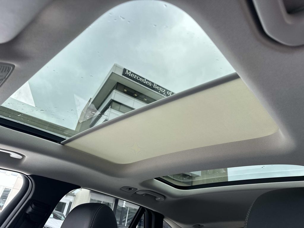 Thumbnail: 2016 Mercedes-Benz GLC - 32