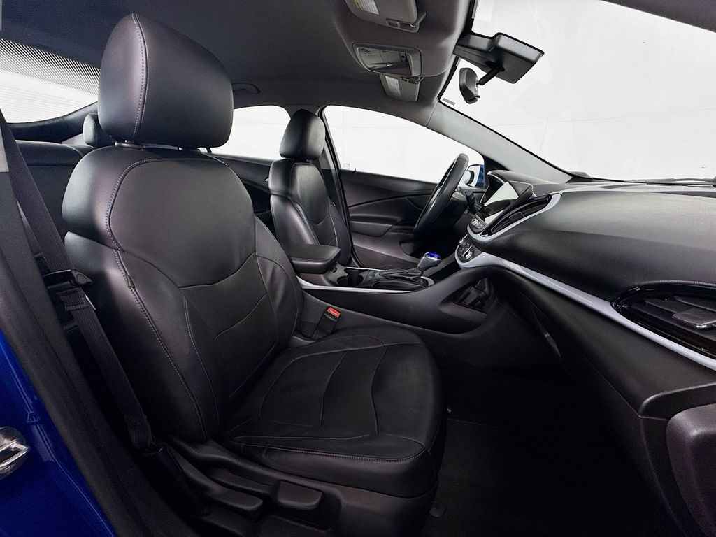 Thumbnail: 2016 Chevrolet Volt - 20