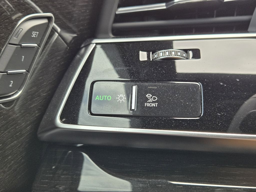 new 2025 Audi Q7 car, priced at $78,895