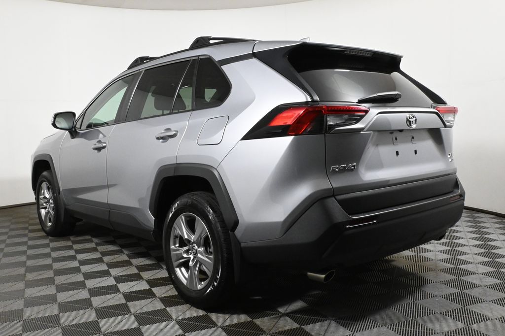 2023 Toyota RAV4 XLE 5