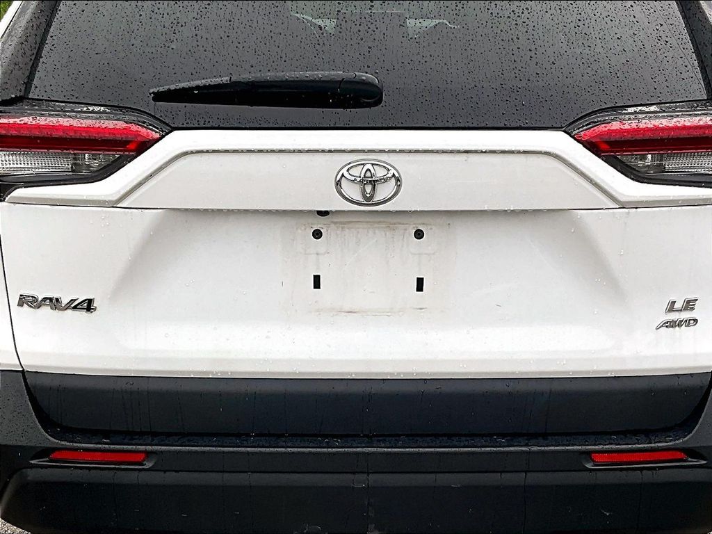 2021 Toyota RAV4 — photo 10