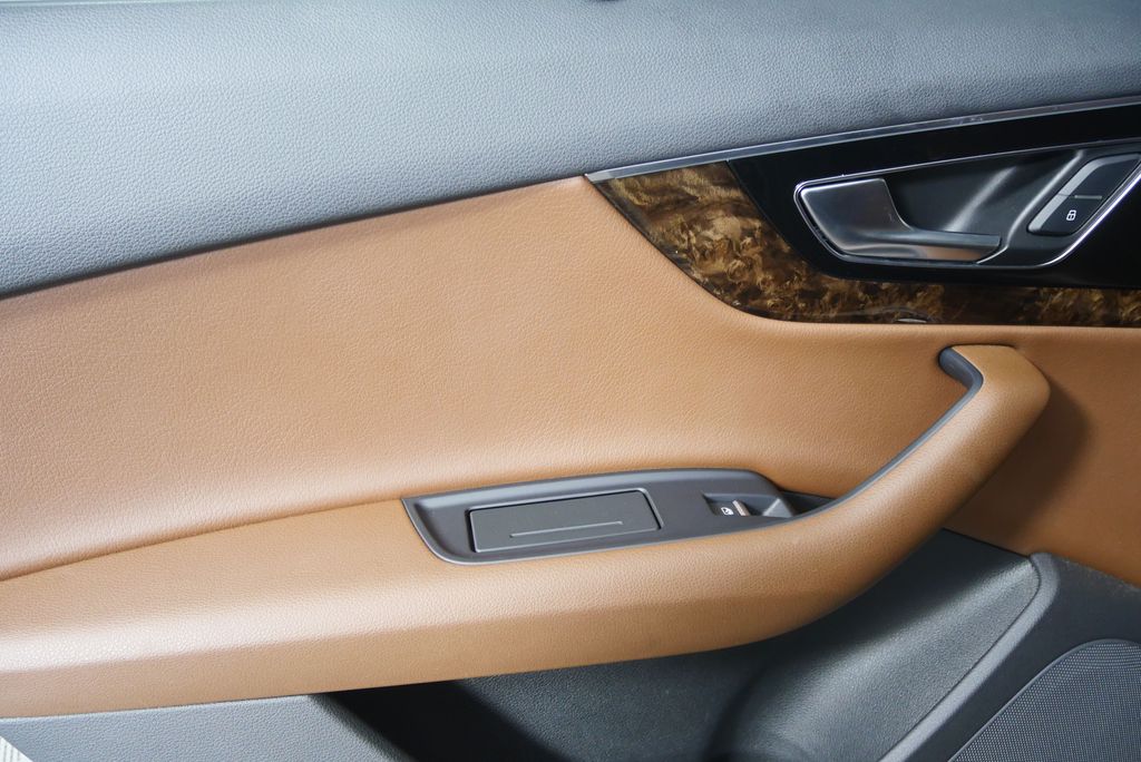 Thumbnail: 2017 Audi Q7 - 14