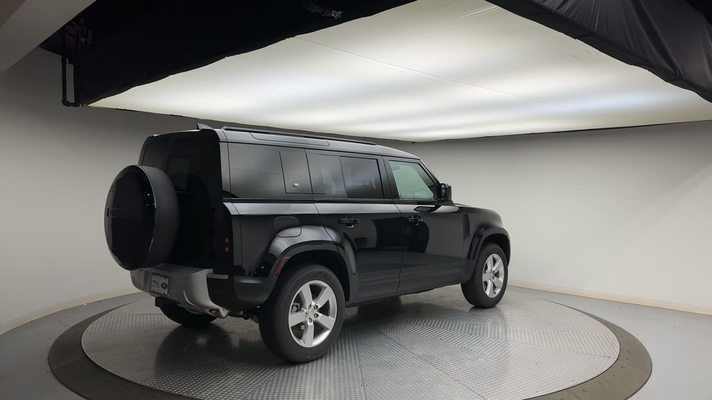 2024 Land Rover Defender 110 8