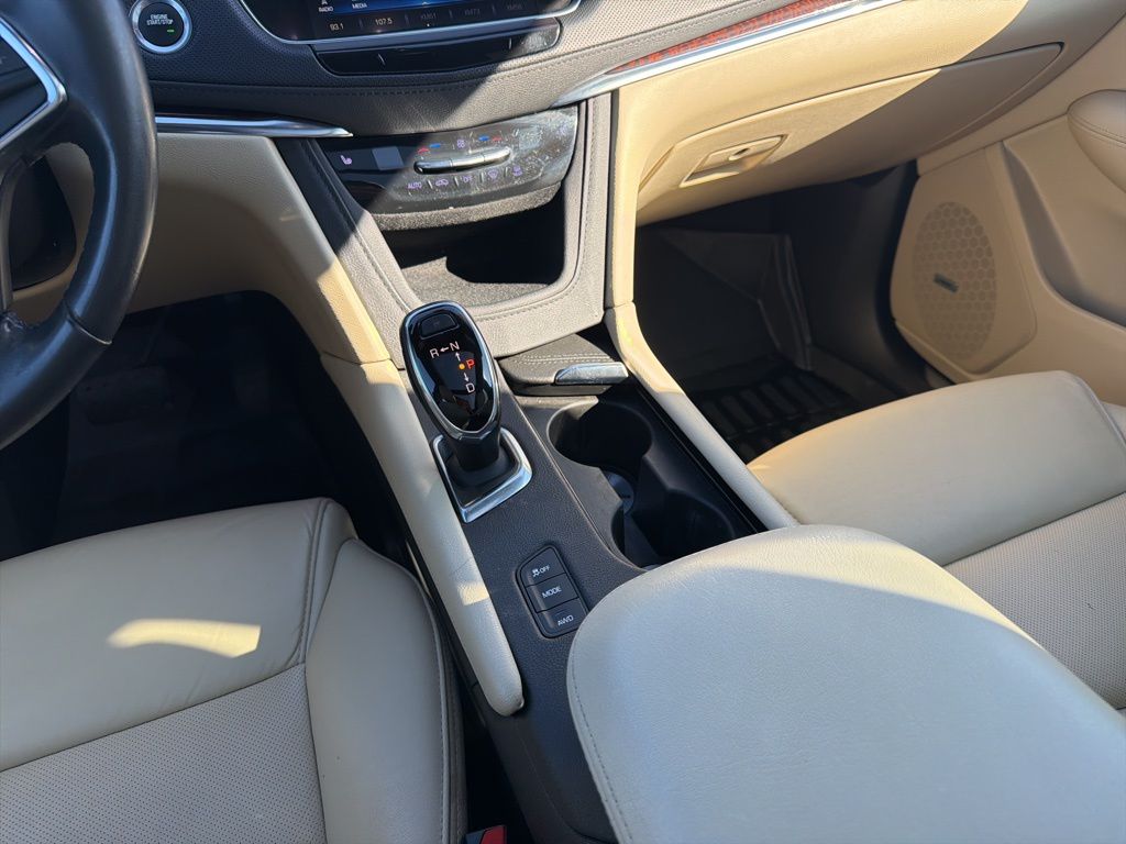 Thumbnail: 2019 Cadillac XT5 - 17