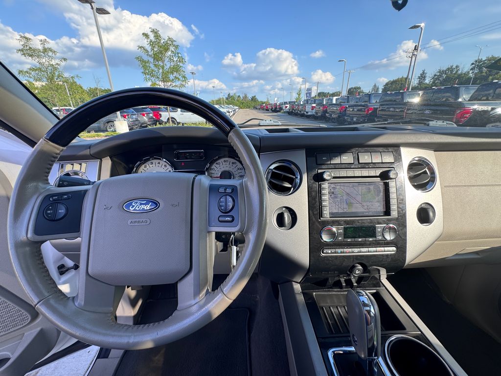 Used 2013 White Platinum Clearcoat Metallic Ford Limited image 12