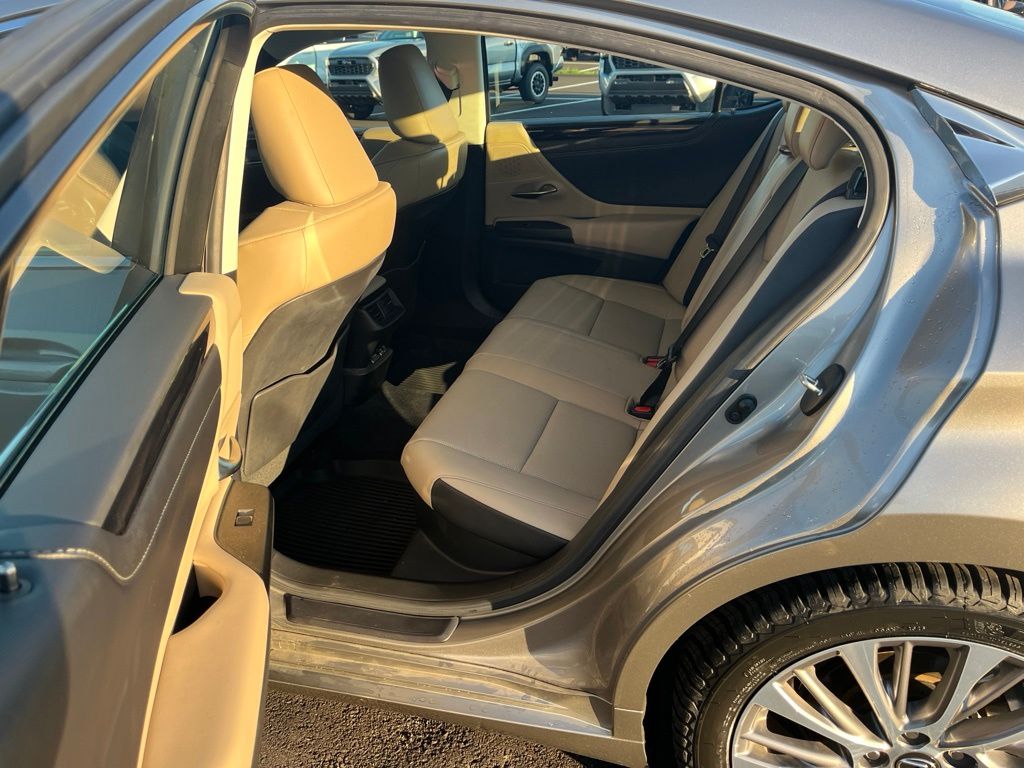 Used 2021 Lexus ES Sedan
