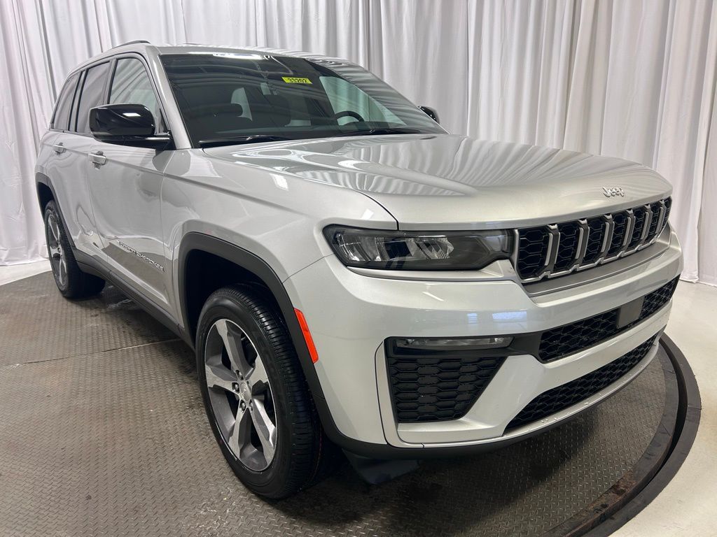new 2026 Jeep Grand Cherokee car, priced at $48,995