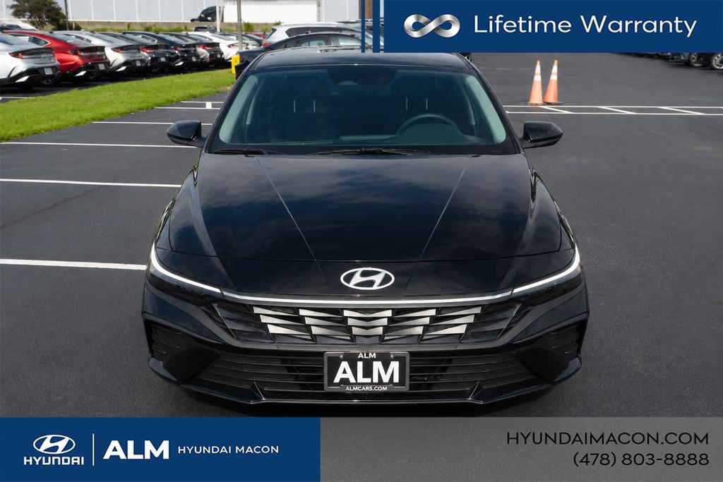 New 2026 Black Hyundai SE image 3
