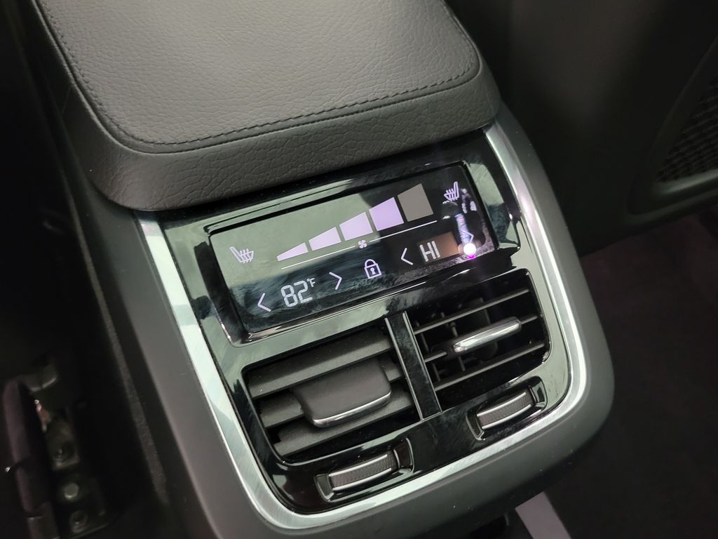 Thumbnail: 2022 Volvo XC90 - 22