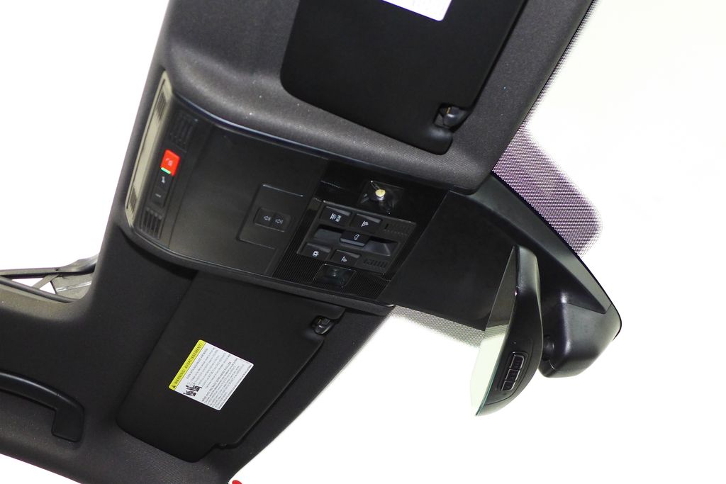 Thumbnail: 2022 Volkswagen Tiguan - 17