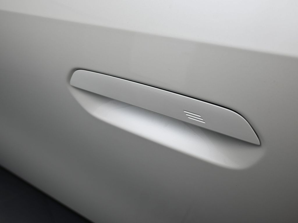 Used 2025 Mineral White Metallic BMW 30 xDrive image 36