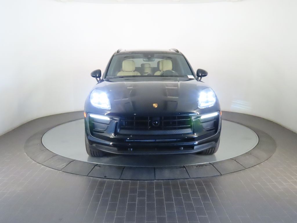 Thumbnail: 2024 Porsche Macan - 10