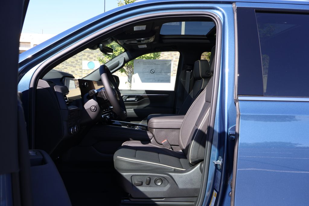 Thumbnail: 2025 Chevrolet Suburban - 15