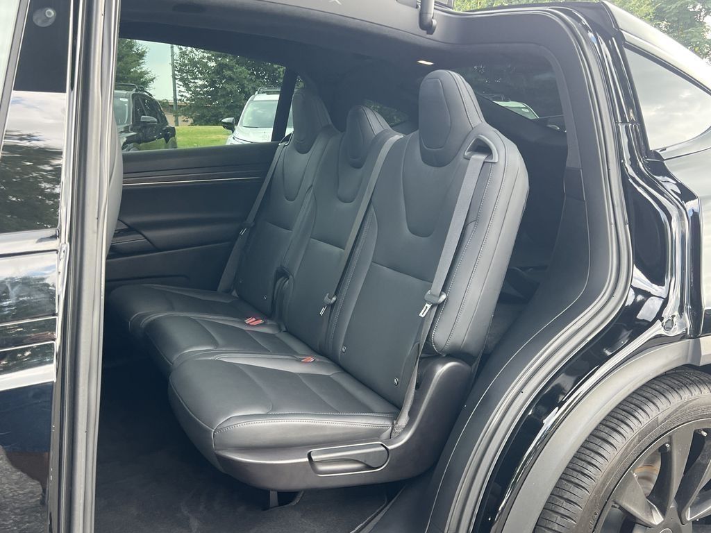 Used 2023  Tesla Standard Range image 13