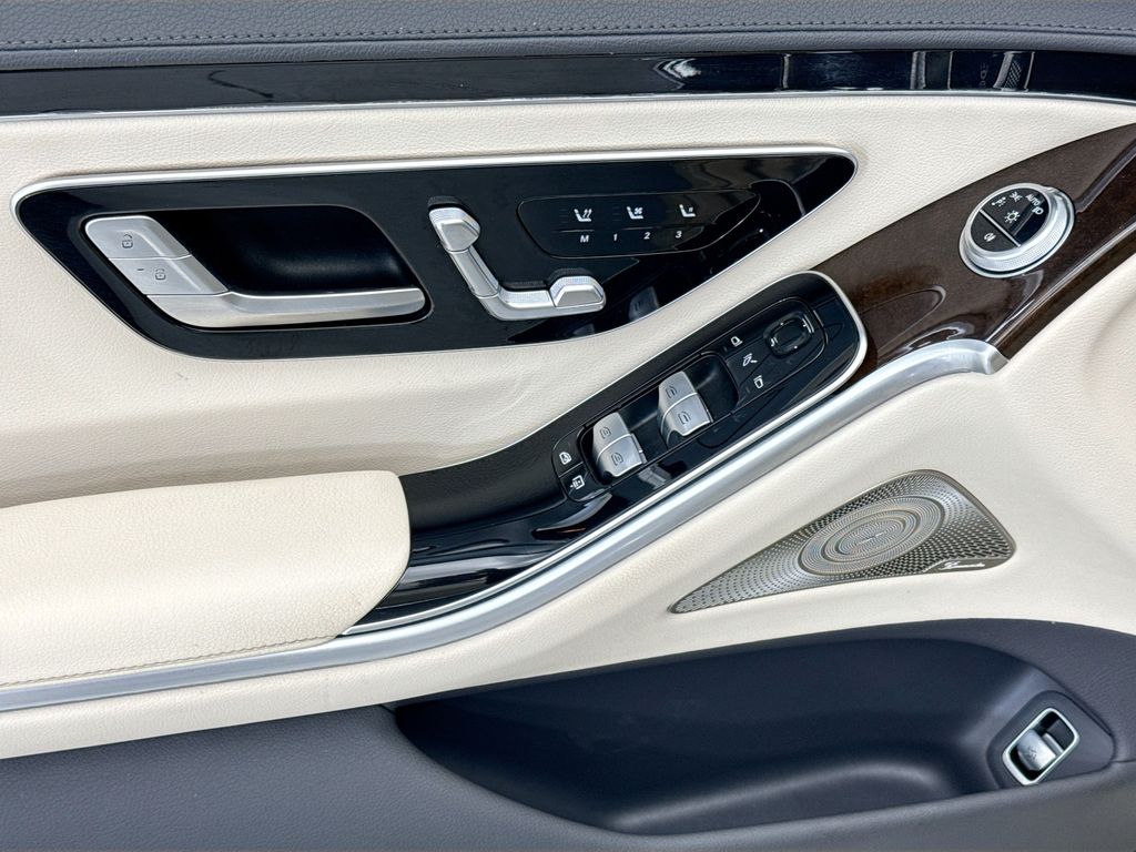 Thumbnail: 2023 Mercedes-Benz S-Class - 22