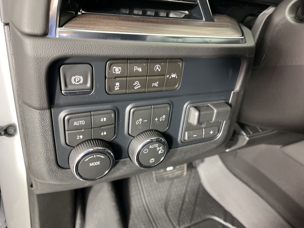 Thumbnail: 2026 Chevrolet Tahoe - 27