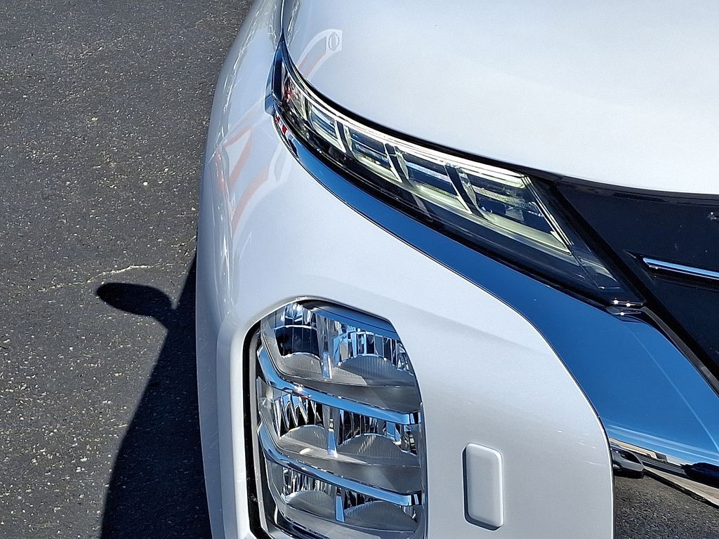 Thumbnail: 2023 Mitsubishi Outlander - 9