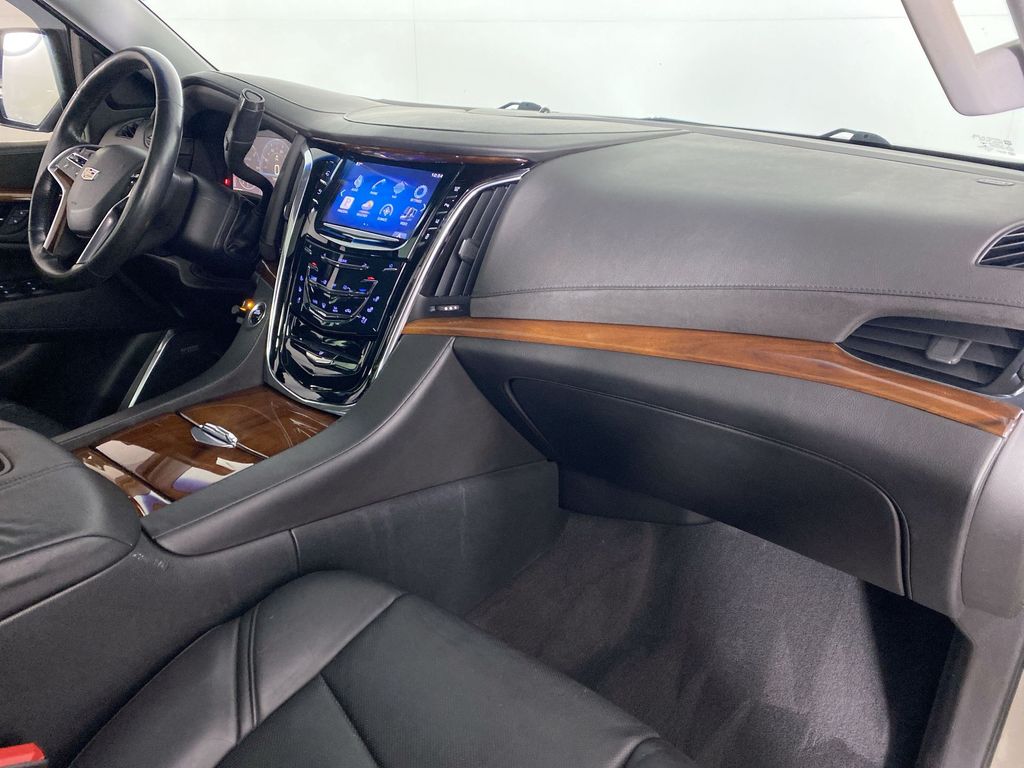 2015 Cadillac Escalade Luxury 30